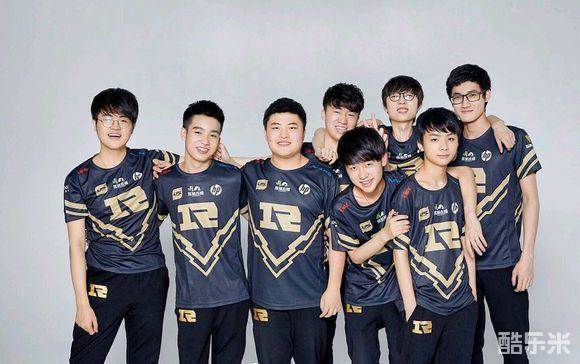 足球運動的 足球運動的